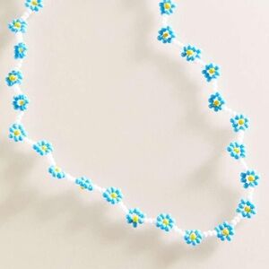 🌼 {FREE W/ PURCHASE} UO Beaded Daisy Necklace
